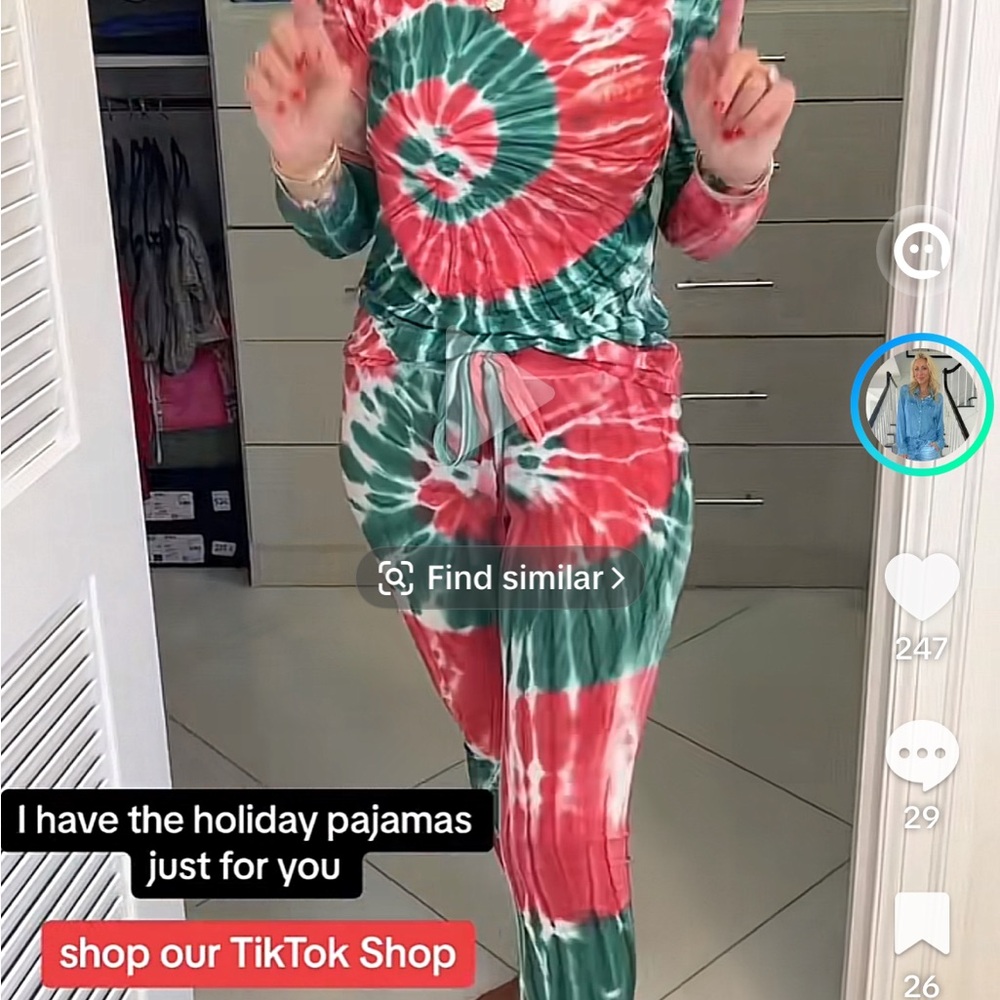 Women's Holiday Tie-Dye Lounge Pajama Set - Red & Green